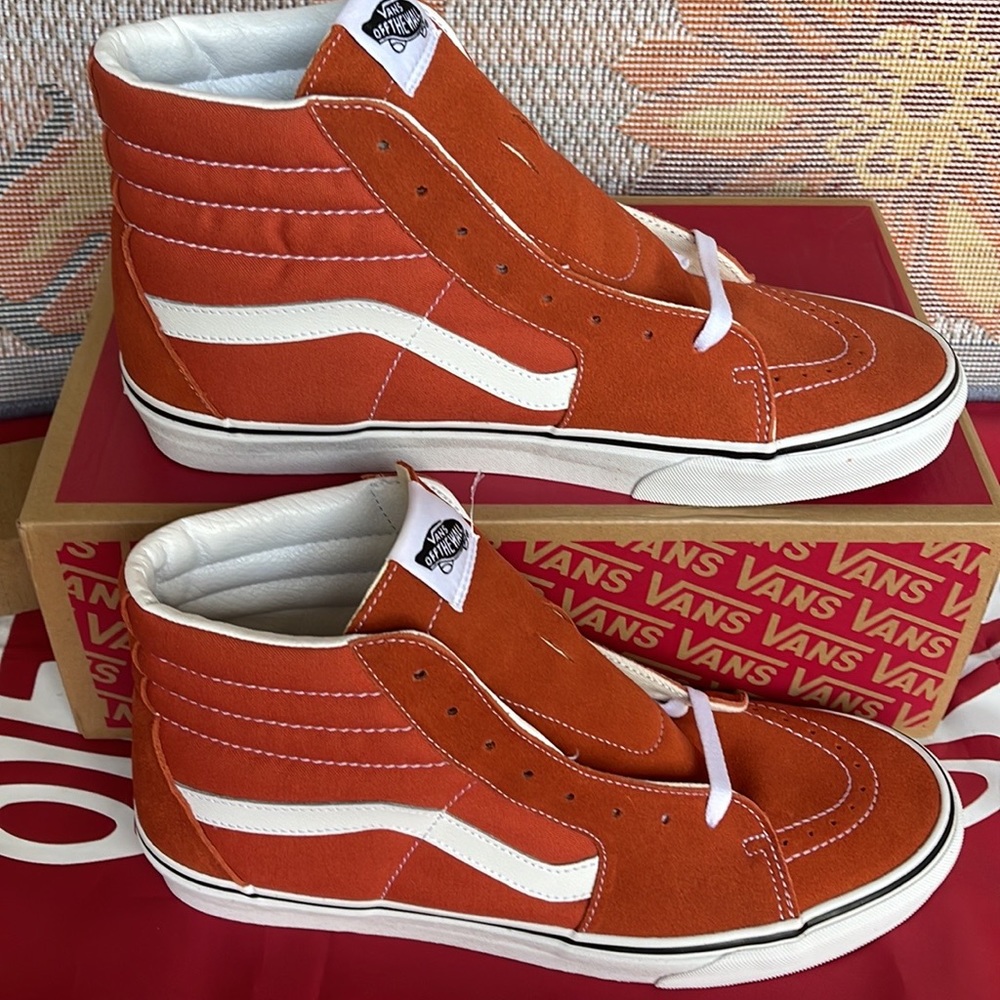 Vans WMNS Sk8-Hi
Color Theory Burnt Ochre
VN0005U9GWP
Sneakers - Picture 4 of 16